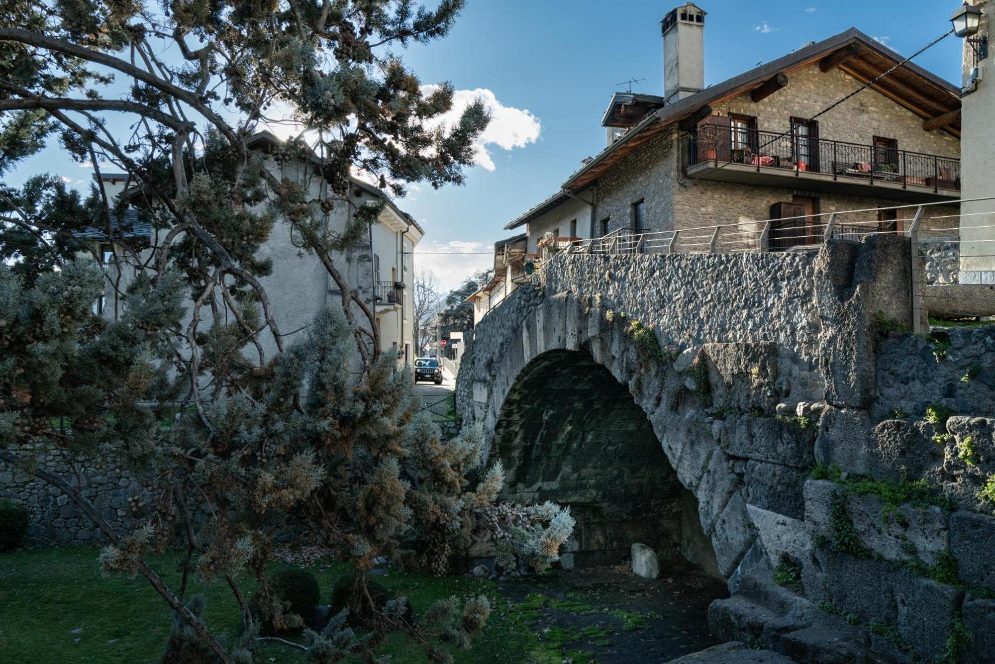 Alpine Apartment Аоста Экстерьер фото